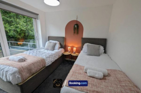 Cosy 3-Bed Home, Free Parking & WiFi